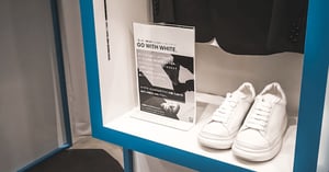 白スニーカーに特化したD2Cブランド「ゴーウィズホワイト」がWWSの店舗で試着会を実施