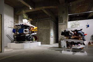 Chim↑Pom初の大規模回顧展が森美術館で開催、「ヒロシマ」や「東日本大震災」など7つのテーマで展示