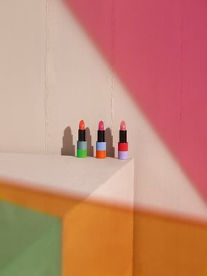 「ルージュ・エルメス」2022年春夏は画家の庭園から着想した3色　ポップなカラーの新ケースで登場