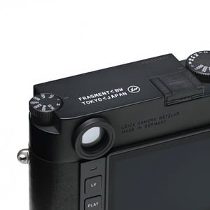 藤原ヒロシ「フラグメント」とライカのコラボカメラが登場、20台限定で発売