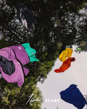 ビームス×ニードルズのショーツが発売、それぞれ異なる色のパピヨンを落とし込んだ6色展開