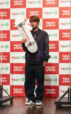 堀米雄斗がナイキのアイテムを着用して登場、楽天とスケートボード文化醸成を目的としたパートナーシップ締結