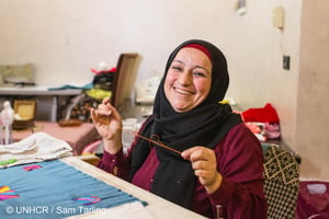 ユニクロが難民による手工芸品ブランドとコラボ、ポップアップストアをオープン