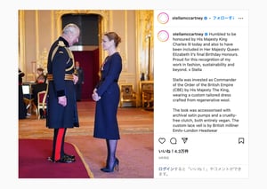 ステラ・マッカートニーが大英帝国勲章コマンダーを受章、ウィンザー城での授与式に参加