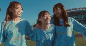 日向坂46「友よ　一番星だ」の衣装は金田健志がディレクション、サッカーユニフォームは「パーミニット」の半澤慶樹が制作