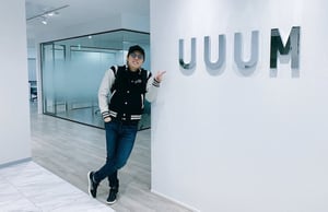 日本最大のYouTuberサポート企業「UUUM」が上場後初の赤字に
