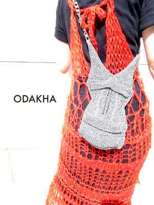 オダカが伊勢丹新宿店でポップアップ開催、シルバー糸のコルセットバッグを限定販売