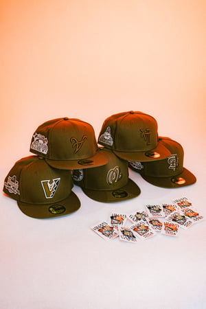 THE CAPがニューエラ別注キャップを発売、逆さまのチームロゴをあしらった「59FIFTY」5型を展開