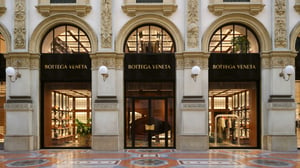 「ボッテガ・ヴェネタ」ミラノの歴史的なアーケード街に新たなストアをオープン