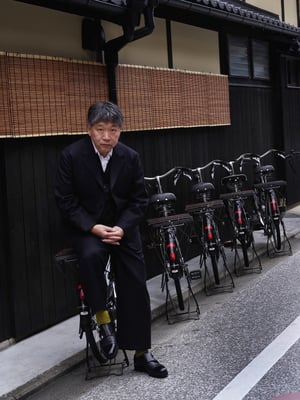 「ジョンロブ」が是枝裕和監督とのキャンペーンを公開、京都・祇園で撮影