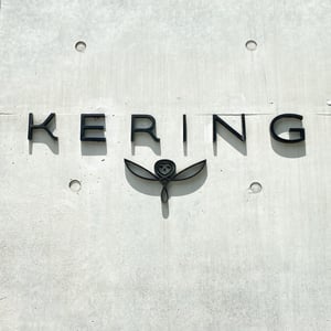 「グッチ」擁するケリングがミラノの高級ショッピング通りのビルを購入、取得額は約2130億円