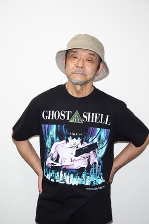 ギークス ルールがアニメ「攻殻機動隊」とのコラボTシャツを発売、モデルに押井守監督を起用