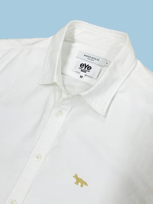 アイ ジュンヤ ワタナベ マンがメゾンキツネと初コラボ　ゴールド色のキツネの刺繍を施したシャツを発売