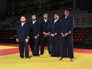 ケンゾーがフランス柔道代表をサポート、着物スーツを提供