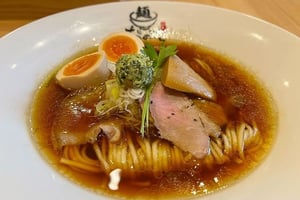 【編集部のリアルランチ】寿司店が作る美しいラーメン、青山「麺 銀座おのでら 本店」