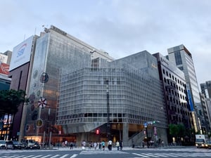 新生「銀座ソニーパーク」が竣工　“余白”にこだわった低層の打ち放しコンクリート建築