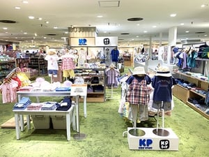 子供服メーカーのKP、前倒しで再建進む　ナルミヤのノウハウを共有