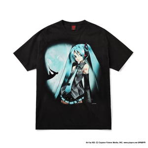 ギークス ルールが初音ミクとのコラボTシャツを発売、「初代 初音ミク」のパッケージイラストをデザイン