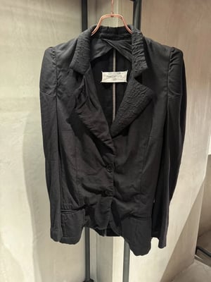 過去のコレクションからデザイナーズファッションの創造性を探求する　Maison Margiela 1994SS