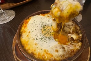 表参道ランチに絶品カレーとナポリタン、看板犬がかわいい「カフェ香咲」を紹介