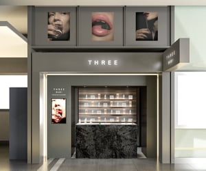 THREEが品川駅構内に期間限定ポップアップショップ「THREE キオスク」をオープン