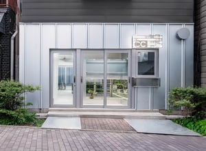 アソビシステムがコーヒースタンドとギャラリー、ショップ機能を備えた新店舗を渋谷にオープン