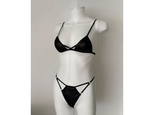 ランジェリーセレクトショップ「ムール」　肌見せファッションの流行で小さいブラが人気