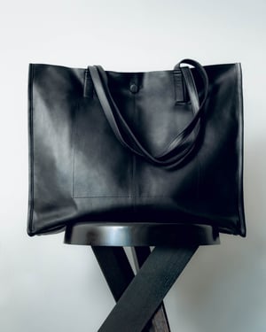 ヨークがバッグブランド「モルフェ」と初コラボ、ショッピングバッグをベースにした2型発売