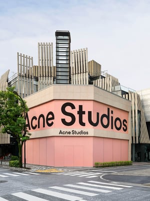 アクネ ストゥディオズが青山店を移転オープン　世界最大の旗艦店に
