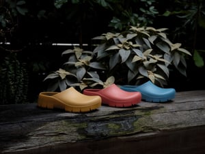 ビルケンシュトックの「PUクロッグサンダル」が36年ぶりにリニューアル　新作2型を発売