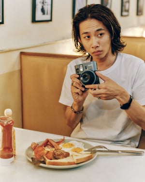 モデル 木谷生の休日に密着　「instax mini 41™」が切り取る日常の輝き