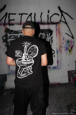 MADSAKIが米ヘヴィメタルバンド「メタリカ」とコラボ、描き下ろしデザインのTシャツを発売