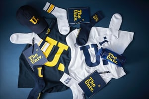 “架空の大学”をコンセプトにしたショップが渋谷にオープン　カレッジモチーフのアイテムを販売