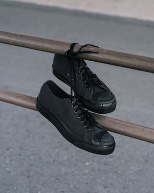 「MHL.」がコンバースとコラボ　限定デザインのジャック パーセル発売