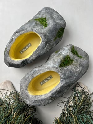 まるで苔の生えた岩、NY発「ブレイベスト スタジオ」が新作シューズ発売