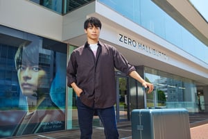 “三笘カラー”のキャリーケース　ゼロハリバートンが新色を発売、世界に2つだけのサイン刻印入りアタッシェケースも
