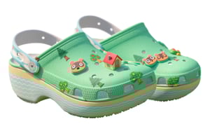 クロックスが「どうぶつの森」と初コラボ、たぬきちやマイホームのジビッツを付属したクロッグを発売