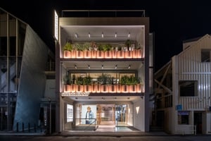 ゲス ジーンズがアジア初の旗艦店を東京に出店　地域コミュニティを包み込む“器”がコンセプト