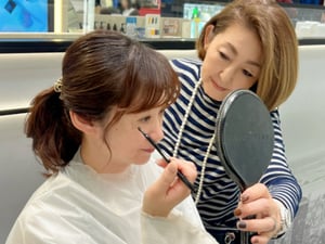 京王百貨店新宿店が顧客向けメイクレッスンをスタート　商品とのエンゲージメント向上を目指す