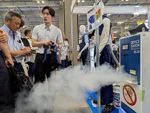 チクマ「氷点下ベスト」がヒット　ドライアイスの即効性が好評