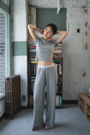 ヘインズがスタイリスト 百々千晴と初コラボ　Tシャツや下着、靴下など計7型を発売