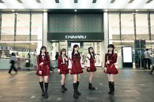 AKB48の衣装展が大丸東京店で開催　過去最多400着以上の衣装を展示