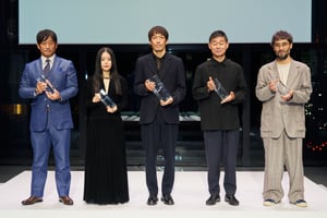 2025年「毎日ファッション大賞」の表彰式開催　大賞のオーラリー岩井らが登壇