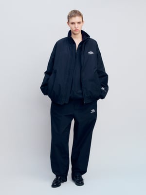 シュタインがアンブロと初コラボ　デザイナー浅川の1990年代ユニフォームへの偏愛により実現