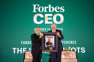 ファストリ柳井会長、フォーブスによる起業家の功績を讃えるアワードを受賞