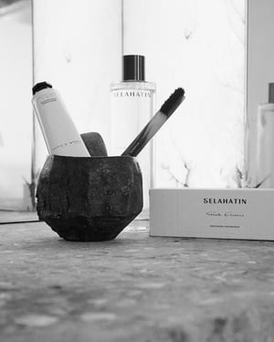 「リック オウエンス」と「セラハティン」がタッグを組みオーラルケアプロダクトを発売