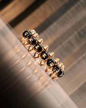 カルティエ「クラッシュ ドゥ カルティエ」からイエローゴールドを加えた新作が登場