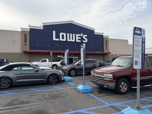 米ホームセンター・ロウズがペロペロキャンディで仕掛ける、“未来の顧客”囲い込み作戦