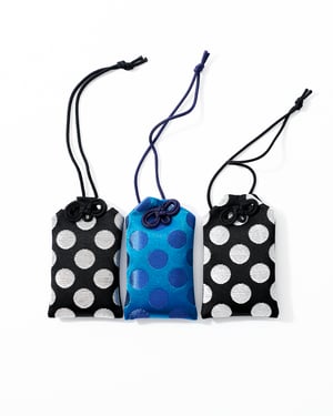 通称“ギャルソンお守り”が授与再開、新色もラインナップ