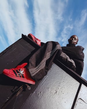 アディダス オリジナルスがアトランタ発ストリートブランドと初コラボ　パテントレザーのスーパースターを発売